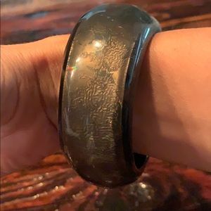 Bangle bracelet with inset stars